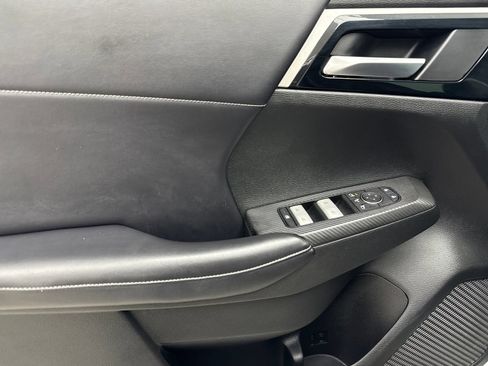 Used 2023 Mitsubishi Outlander SE FWD image 35