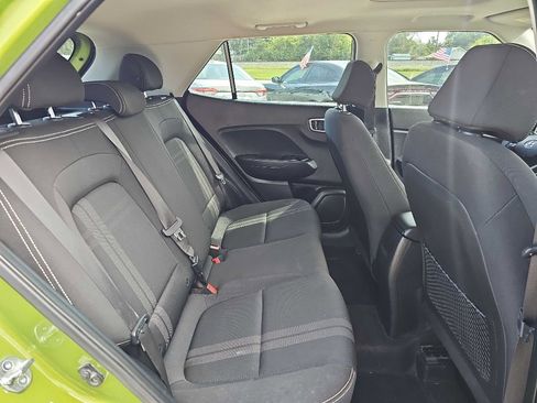 Used 2023 Hyundai Venue SEL image 17