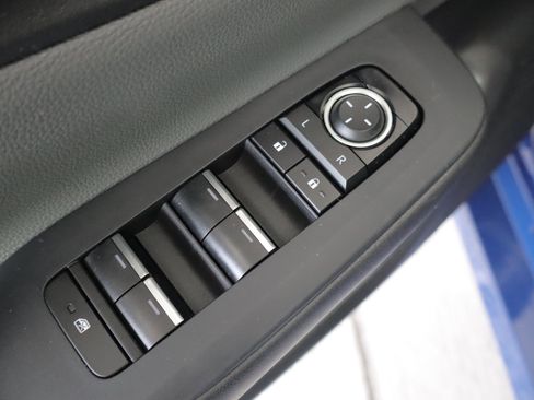 Used 2024 Toyota Prius XLE AWD/4WD image 11