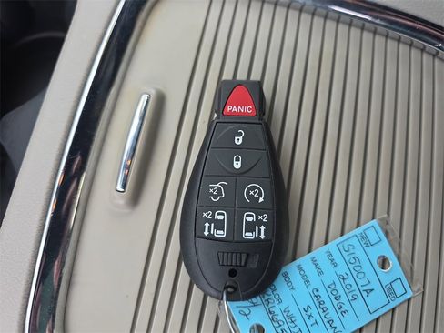 Used 2019 Dodge Grand Caravan SXT image 38