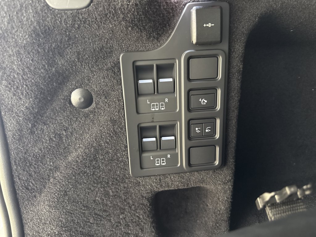 New 2026 Land Rover Discovery Dynamic SE AWD/4WD image 35