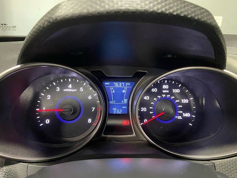 Used 2012 Hyundai Veloster w/ Style Pkg image 19