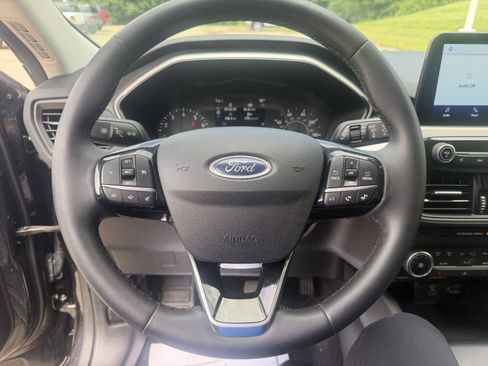Used 2022 Ford Escape SE w/ Cold Weather Package FWD image 12