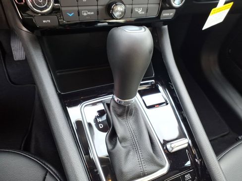 New 2026 Jeep Compass Latitude AWD/4WD image 18