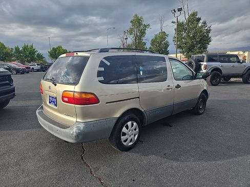 Used 2000 Toyota Sienna LE image 5