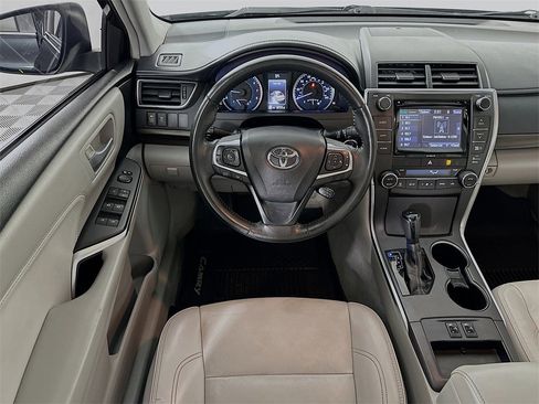 Used 2016 Toyota Camry XLE image 24