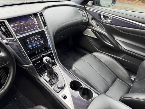 Used 2017 INFINITI Q60 Red Sport 400 image 24