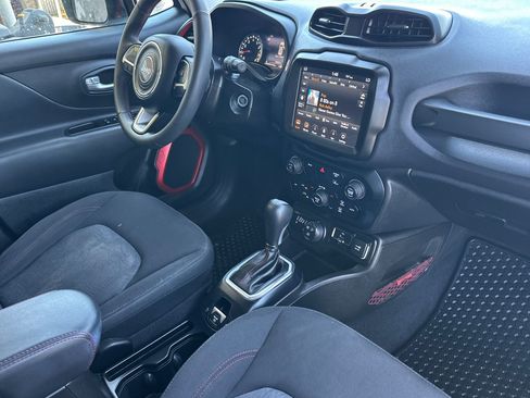 Certified 2023 Jeep Renegade Trailhawk AWD/4WD image 16
