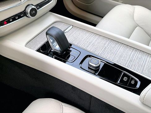 Used 2023 Volvo XC60 B5 Plus w/ Climate Package image 17