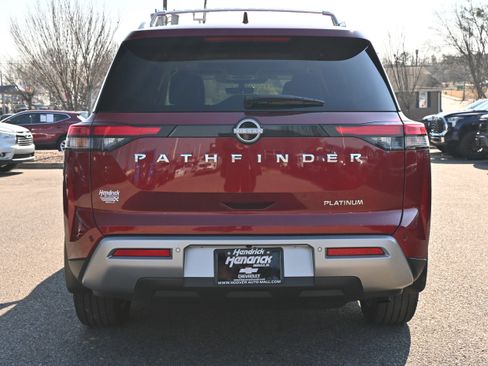 Used 2024 Nissan Pathfinder Platinum image 13
