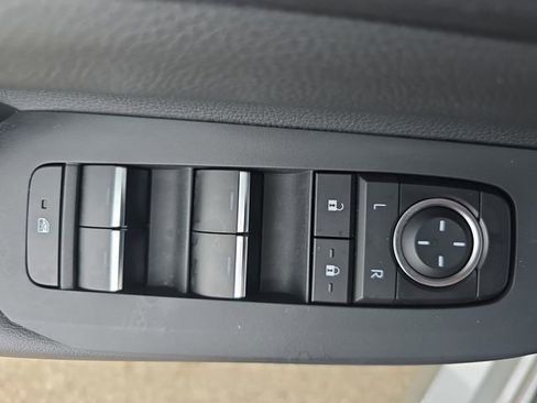 Used 2024 Toyota Prius Prime Premium image 28