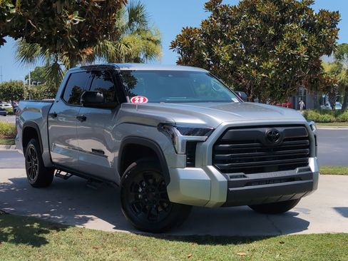 Used 2023 Toyota Tundra SR5 w/ SR5 Convenience Package AWD/4WD image 2
