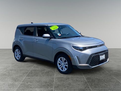 Used 2025 Kia Soul LX FWD image 7