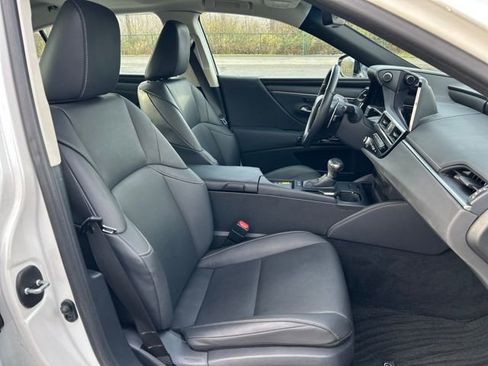 Used 2024 Lexus ES 300h w/ Premium Package image 12