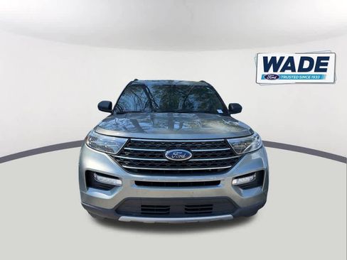 Used 2020 Ford Explorer XLT w/ Equipment Group 202A AWD/4WD image 2