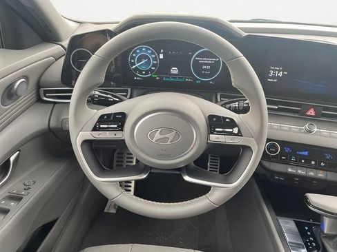 Certified 2025 Hyundai Elantra SEL FWD image 14