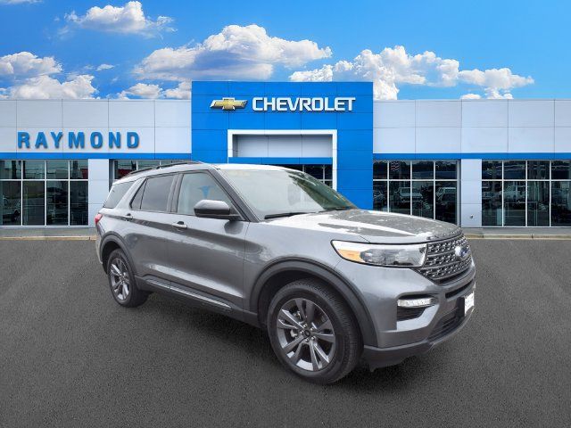 Used 2023 Ford Explorer XLT w/ Equipment Group 202A AWD/4WD image 11