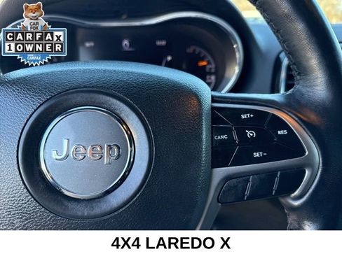 Used 2022 Jeep Grand Cherokee Laredo X image 38