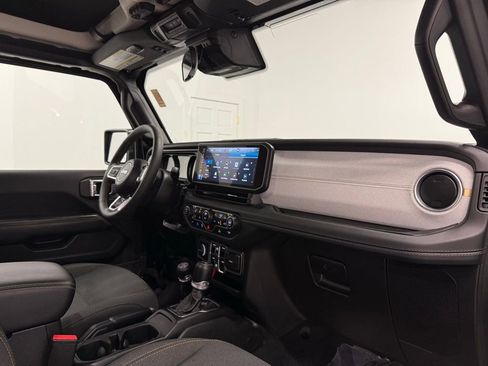 Used 2024 Jeep Wrangler Unlimited Sahara image 15