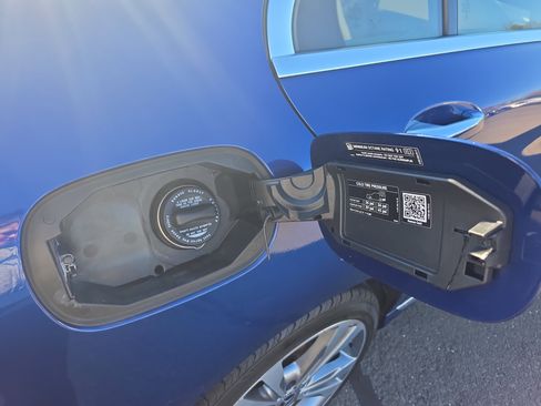 Used 2018 Mercedes-Benz C 300 4MATIC Sedan w/ Multimedia Package image 14