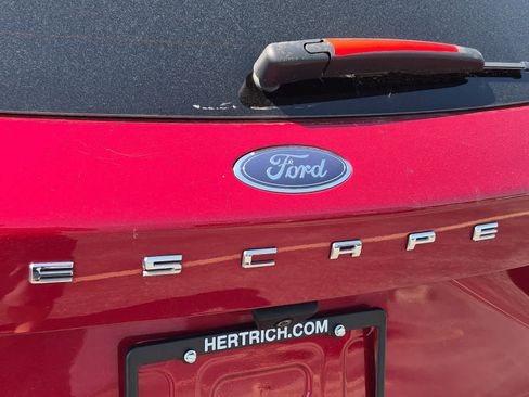 Used 2022 Ford Escape SE w/ SE Sport Appearance Package FWD image 21