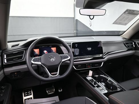 Used 2025 Volkswagen Atlas Peak Edition SE AWD/4WD image 24