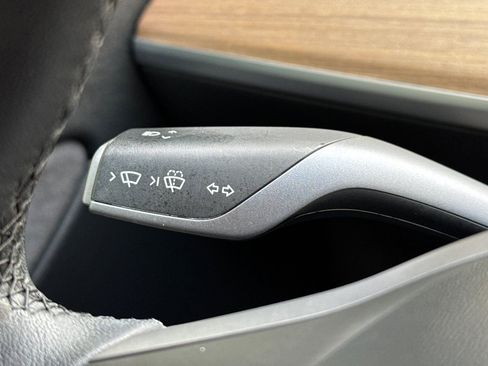 Used 2022 Tesla Model Y Performance image 30