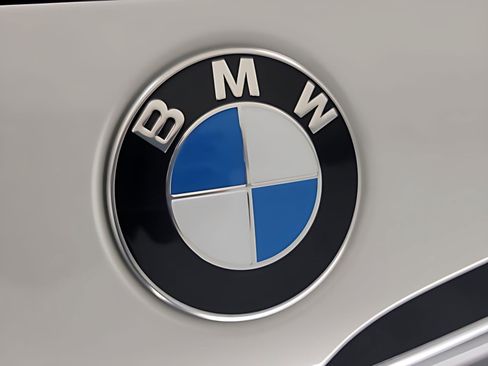 Used 2025 BMW 230i Coupe w/ Convenience Package image 22