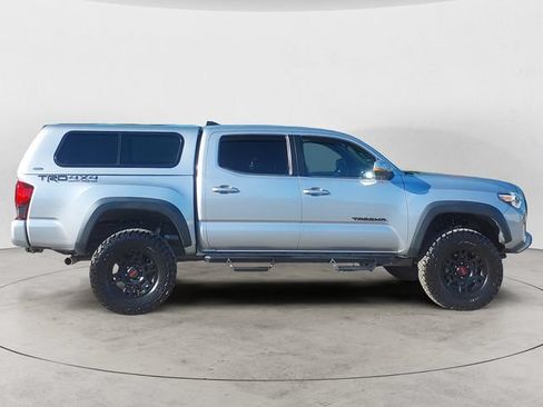 Used 2018 Toyota Tacoma TRD Off-Road w/ Technology Package AWD/4WD image 6