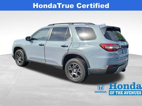 Used 2025 Honda Pilot TrailSport image 4