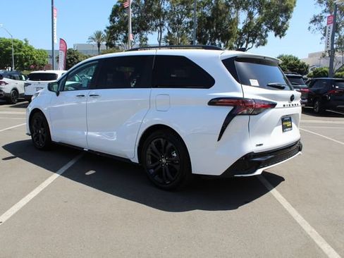 Certified 2026 Toyota Sienna XSE FWD image 13
