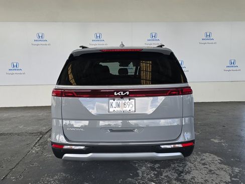 Used 2024 Kia Carnival LX image 5