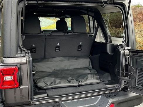 New 2024 Jeep Wrangler Rubicon w/ XTREMEE 35" Tire Package image 23