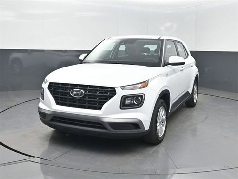 Used 2022 Hyundai Venue SE image 1
