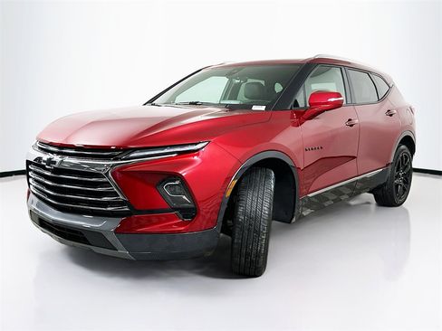 Used 2025 Chevrolet Blazer Premier w/ Driver Confidence II Package image 2