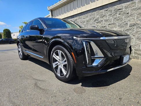 Used 2024 Cadillac Lyriq Tech w/ Driver Assist Package AWD/4WD image 13