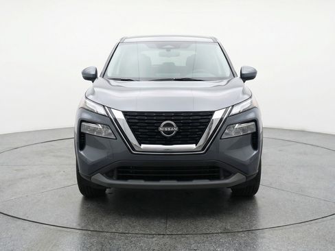 Used 2025 Nissan Rogue SV image 2