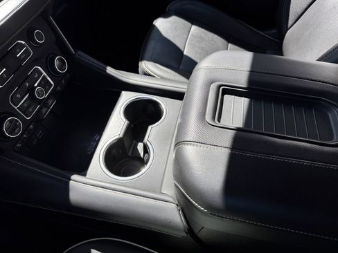 Used 2023 Chevrolet Suburban Premier image 24