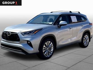 Used 2025 Toyota Highlander Platinum video 1