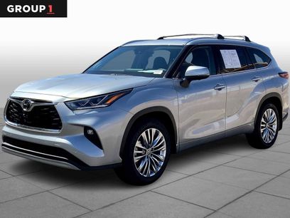 Certified 2025 Toyota Highlander Platinum