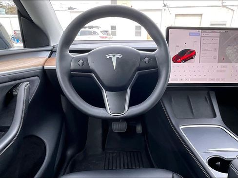 Used 2024 Tesla Model Y Long Range image 6