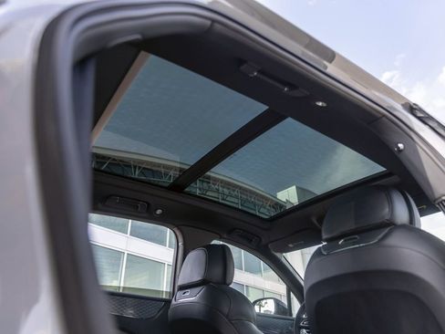 Used 2025 Bentley Bentayga AWD/4WD image 63