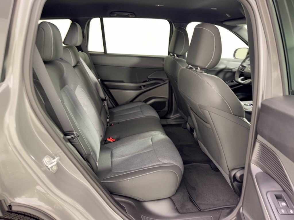 Used 2026 Jeep Cherokee Laredo AWD/4WD image 29