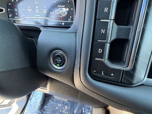 Used 2024 GMC Yukon Denali w/ Advanced Technology Package AWD/4WD image 17