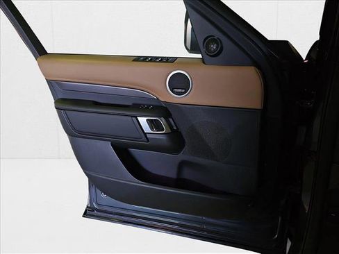 New 2024 Land Rover Discovery Metropolitan Edition image 26