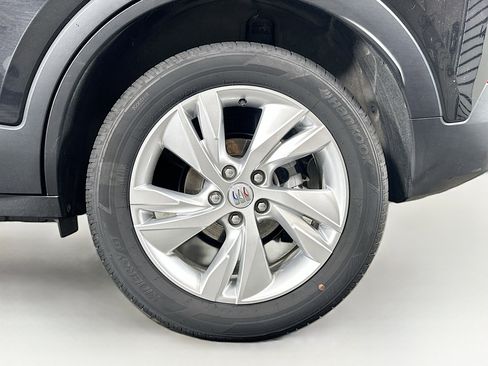 Used 2025 Buick Encore GX Preferred AWD/4WD image 11