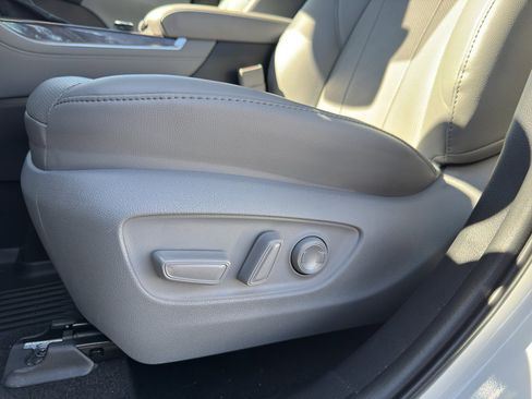 Used 2023 Toyota Highlander Limited image 14