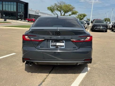 Used 2025 Toyota Camry SE w/ Convenience Package FWD image 5