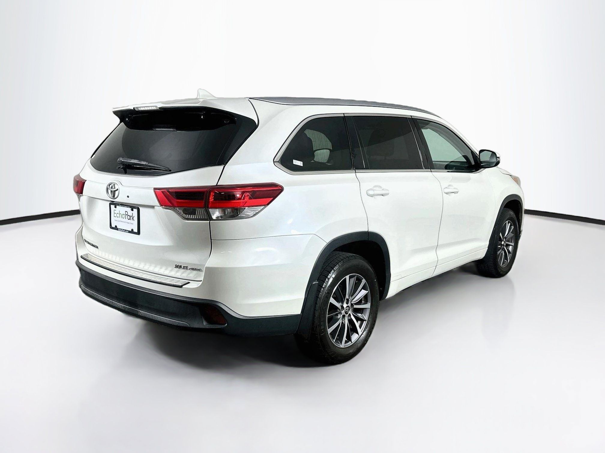 Used 2018 Toyota Highlander XLE AWD/4WD image 9