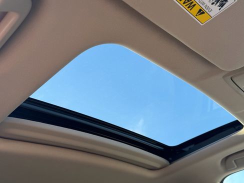 Used 2017 Honda CR-V Touring image 10